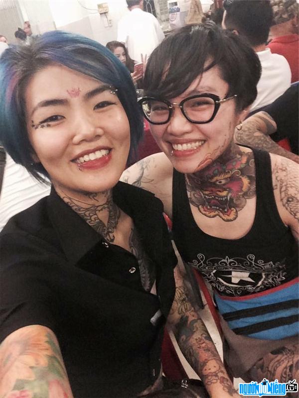  Picture of two famous tattooists Na Bia and Pham Thi Huynh Mai