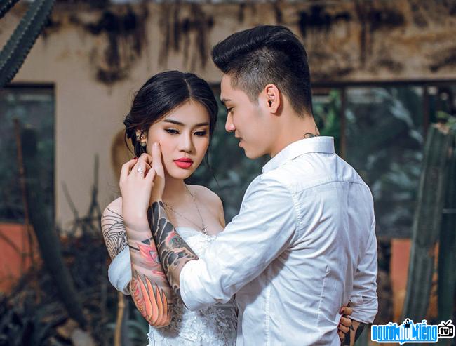  Wedding picture of tattooist Truong Guilin