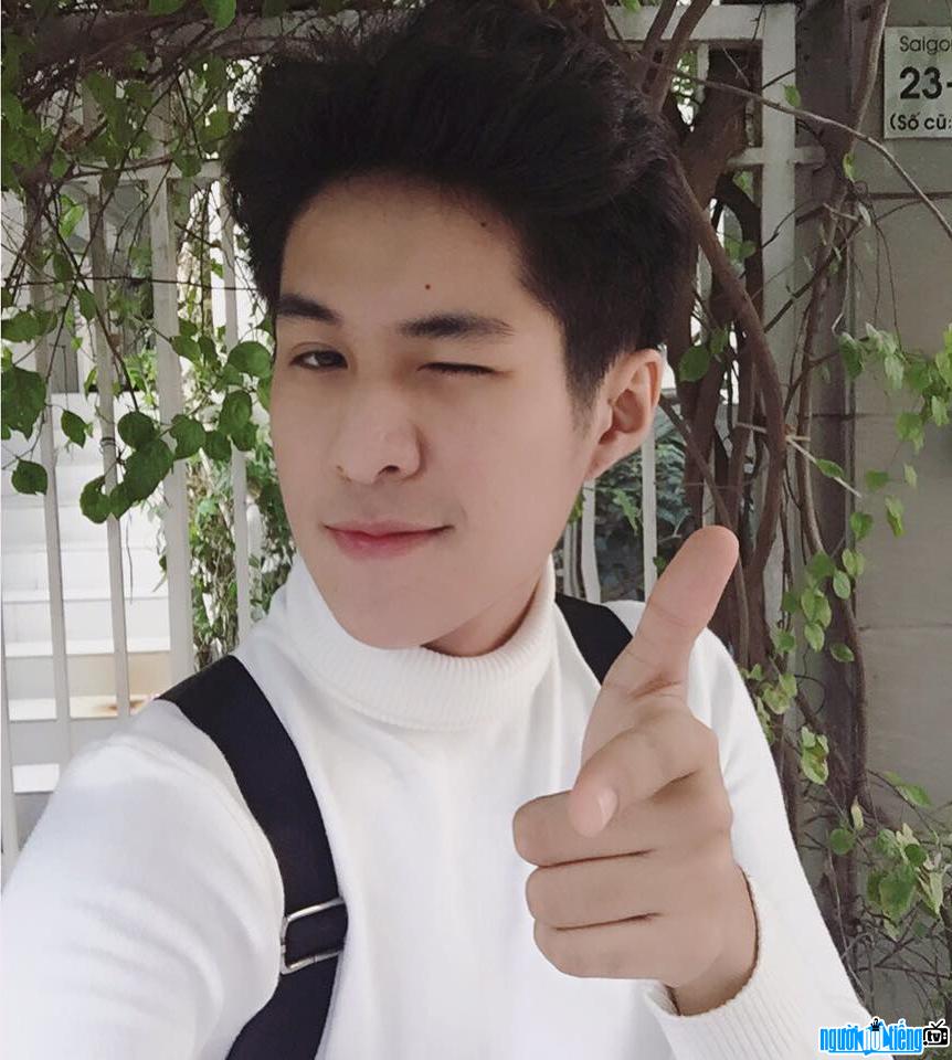 Actor Do Nhat Truong's image poses cutely