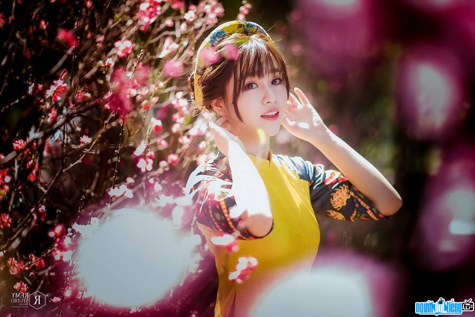Bức ảnh hot girl Nguyễn Ngọc Bảo My khoe sắc cùng mùa xuân