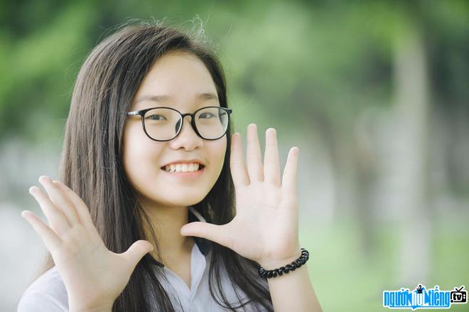 The lovely look of a female student Vu Nam Trang Linh