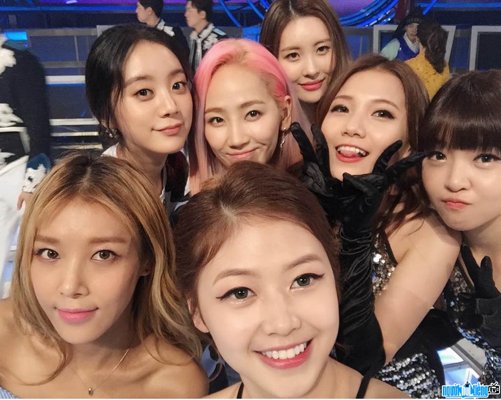 LIME group took a commemorative photo of Wonder Girls