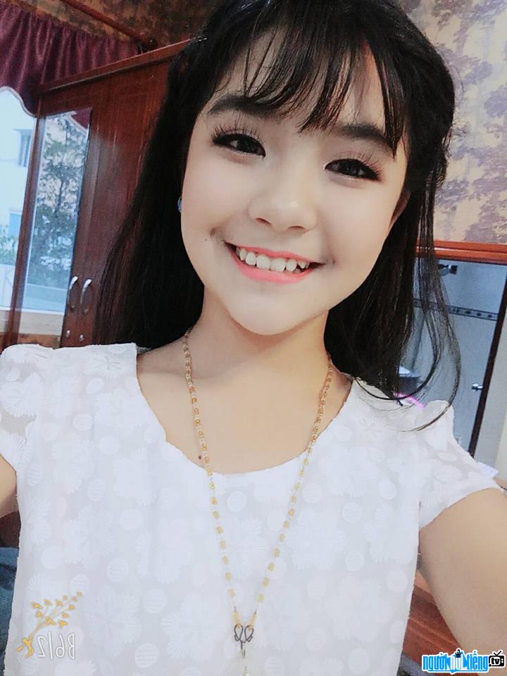 Cute and pretty features of young Vietnamese vocal contestant Khanh Huyen