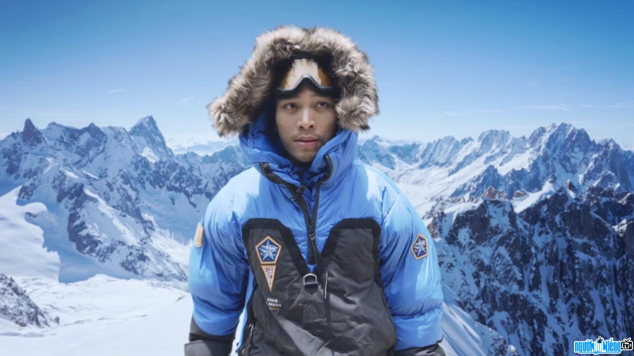  Picture of backpacker Hoang Le Giang in his conquest of the North Pole