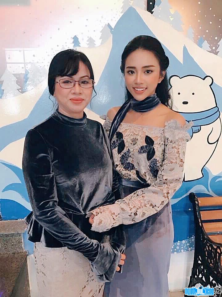 Yumi Thiên Nga cùng với mẹ của mình
