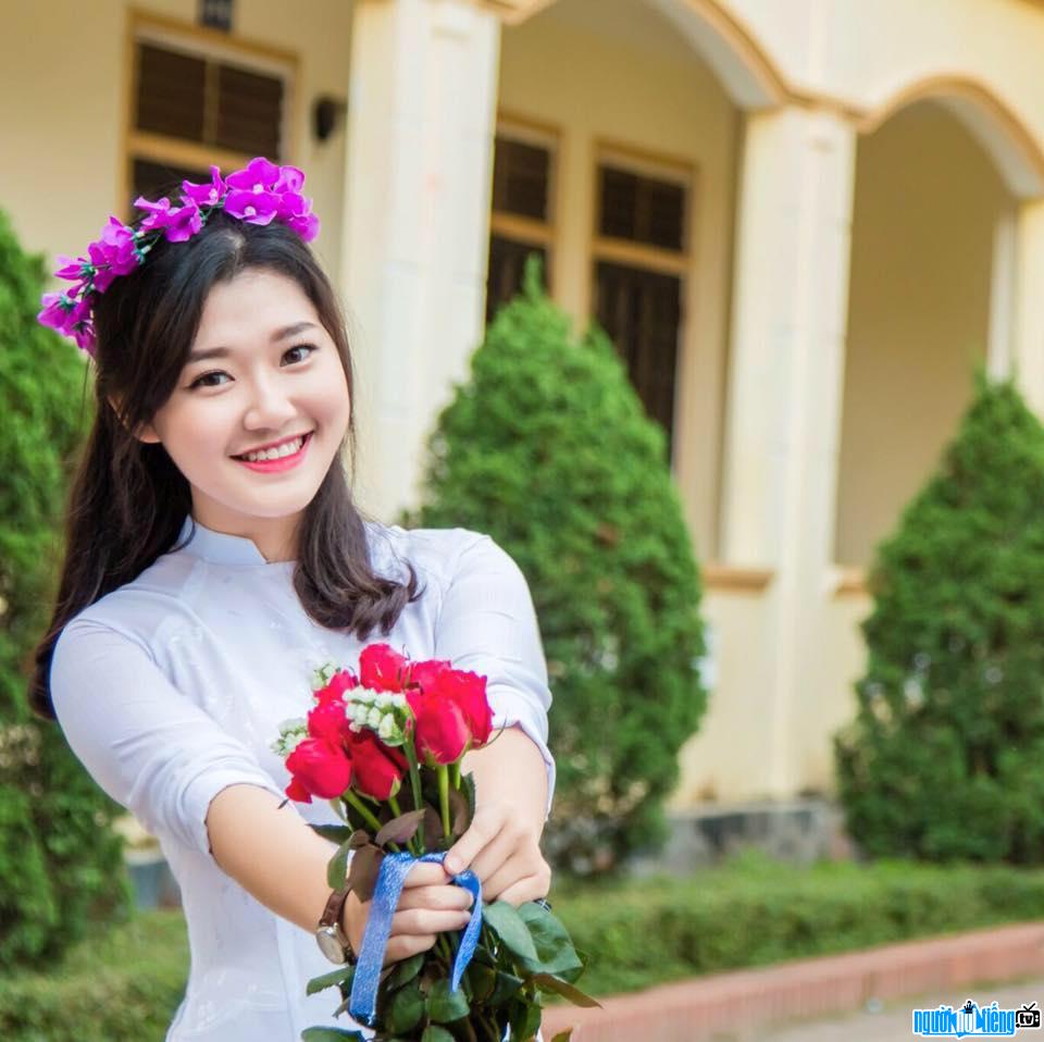 The radiant face of female student Dau Vinh Phuong Uyen