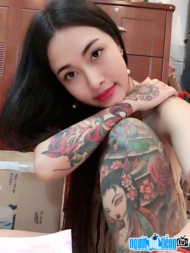  Hot girl Ho Xuan Huong showing her tattoos on her body