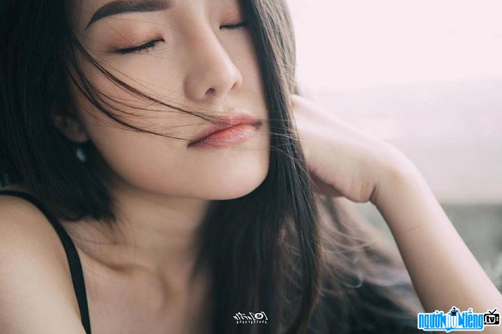  Ly Phuong Chau showed off her fragile beauty