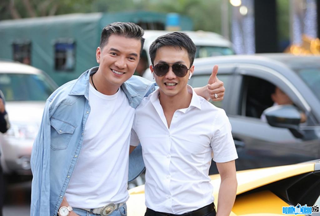  Photo of businessman Cuong dollar and male singer Dam Vinh Hung