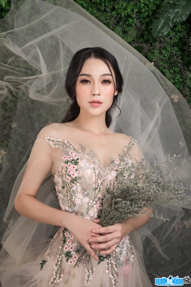 Another picture of Miss Cao Thuy Linh