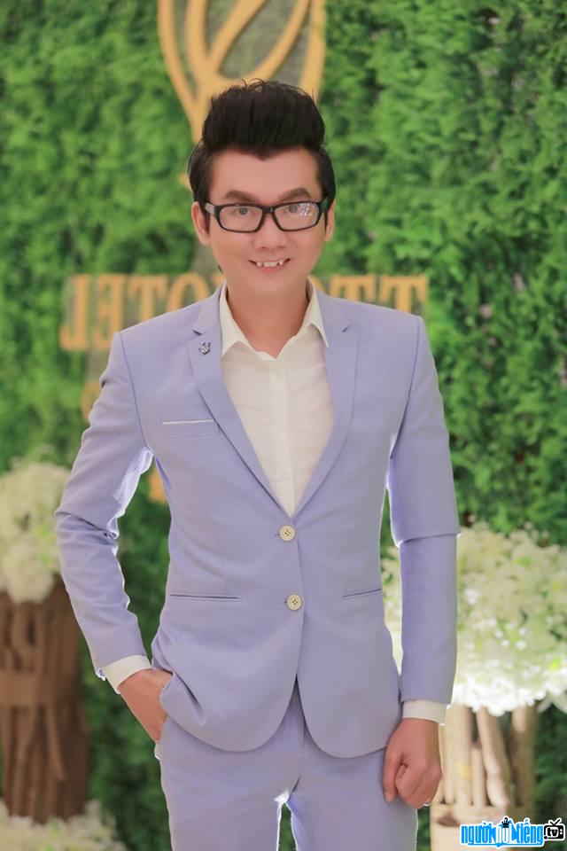 Picture of Doctor Ky Quoc Dat in a recent event