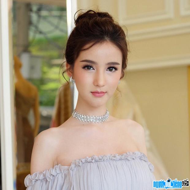 Cận cảnh nhan sắc xinh như thiên thần của tân Hoa hậu chuyển giới Thái Lan