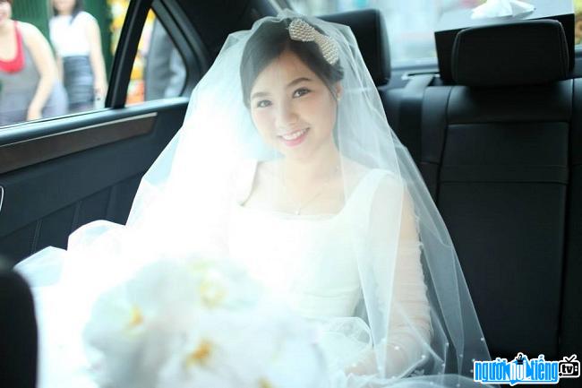 Ca sĩ Ngô Quỳnh Anh trong ngày kết hôn