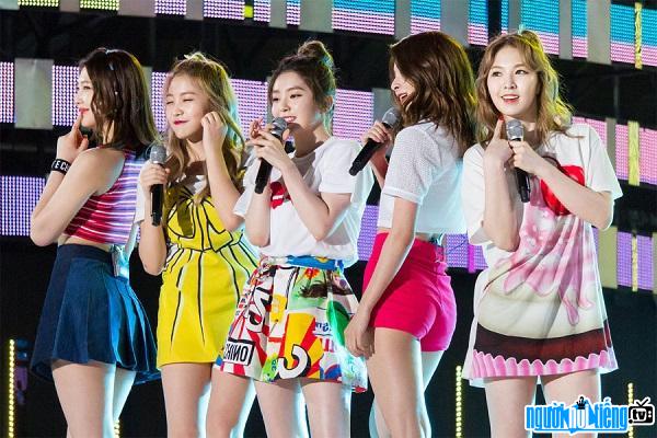 Nhóm nhạc Red Velvet gồm 5 thành viên xinh đẹp và tài năng