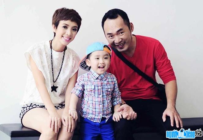  The happy family of comedian Tien Luat