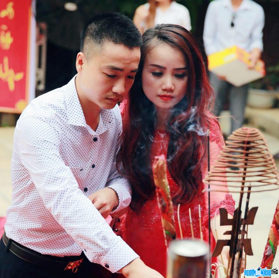 Diễn viên Hoàng Yến và chồng mới cưới đi cầu may