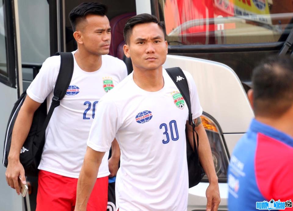  Defender Truong Huynh Phu about to have a wedding ceremony