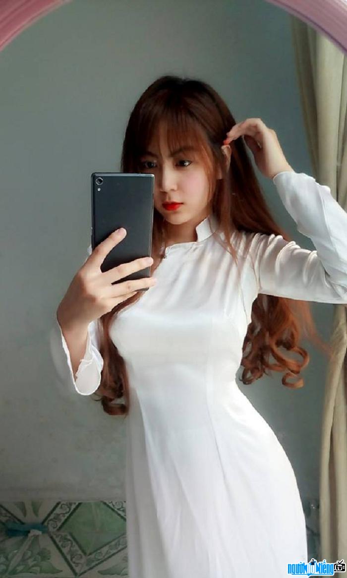 Thân hình Sline của hot girl Trần Thị Nam Trân