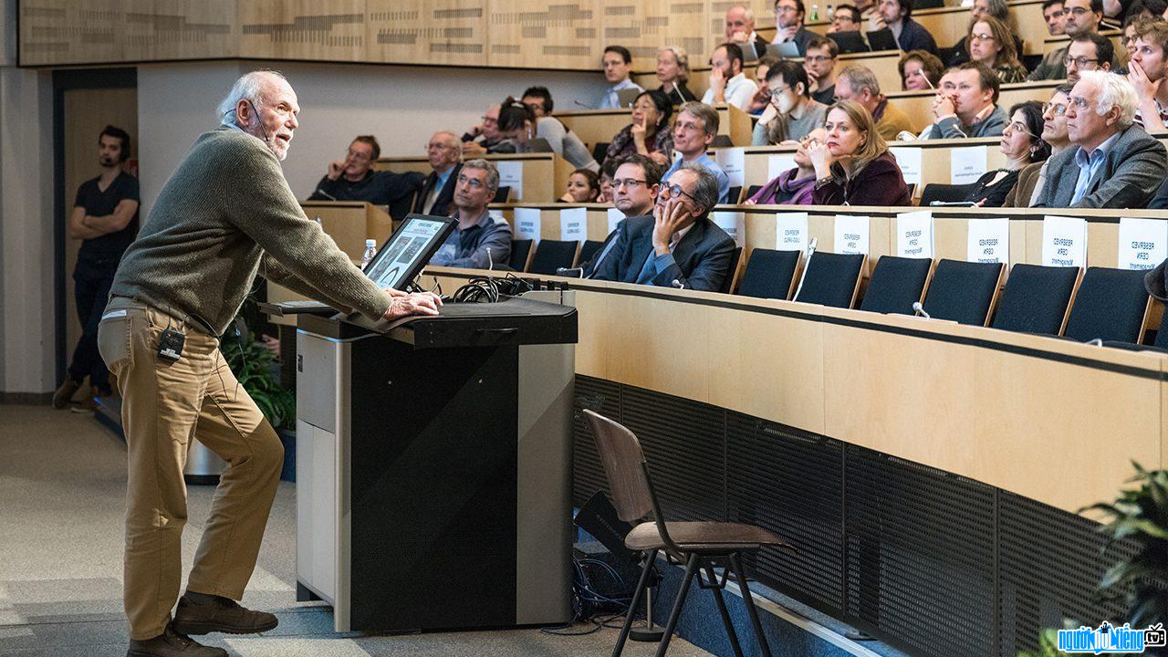 Barry Barish in a lecture