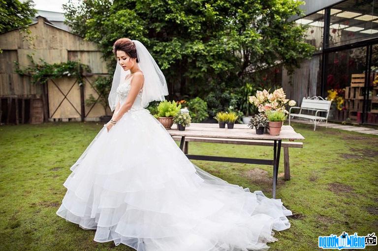 Model Quynh Rubby charming in a wedding dress