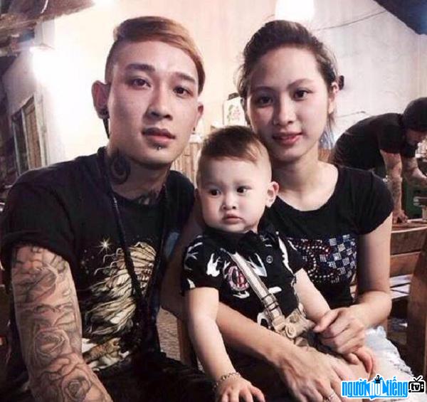  Happy family of tattoo artists Nguyen Quynh Anh and Vu Ngoc Tan