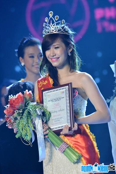  The moment Phan Thu Quyen was crowned Miss Vietnam 2012