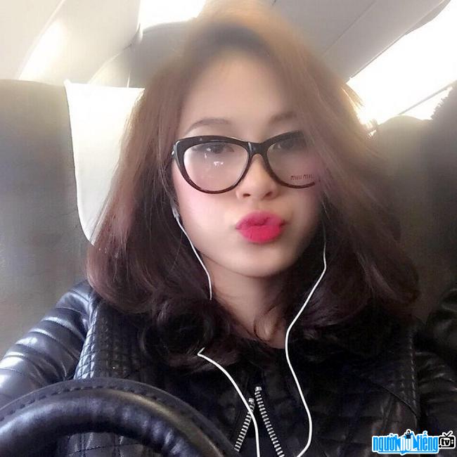 Hot girl Trần Thu Hà trẻ trung và năng động