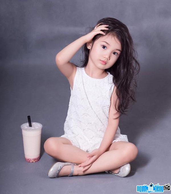  New pictures of baby supermodel Bao Anh