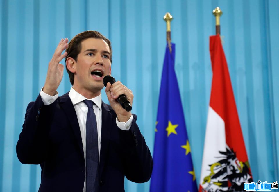 Hình ảnh chính trị gia Sebastian Kurz đang phát biểu trong cuộc tổng tuyển cử năm 22017 của Áo