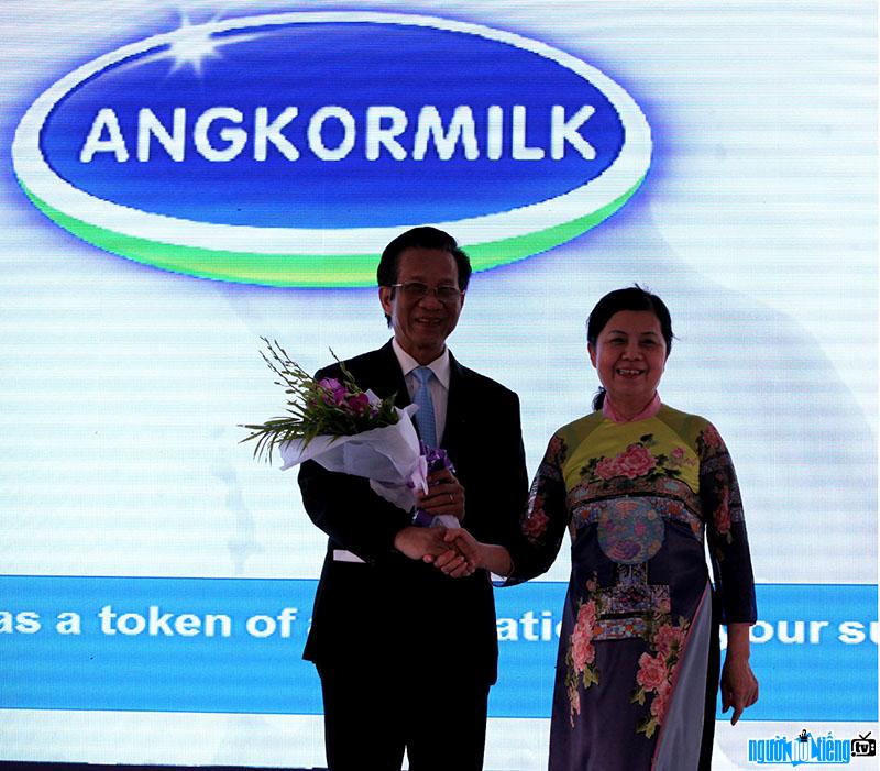 Nữ doanh nhân Lê Thị Băng Tâm trong buổi khánh thành nhà máy sữa