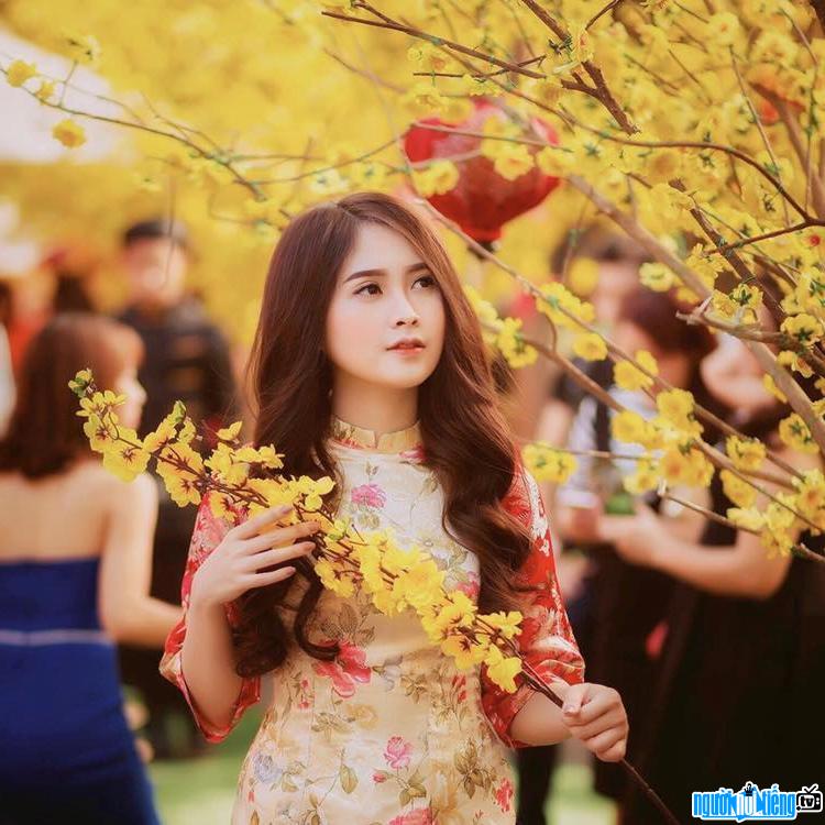 Hình ảnh hot girl Nguyễn Dương Khả Tú rạng rỡ trong sắc xuân