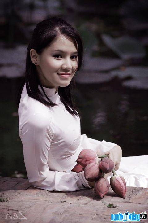 Picture of a gentle hot girl Trang Zen with a long dress