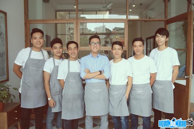  Vinh Vu Vo Blogger is now the owner of a large cafe