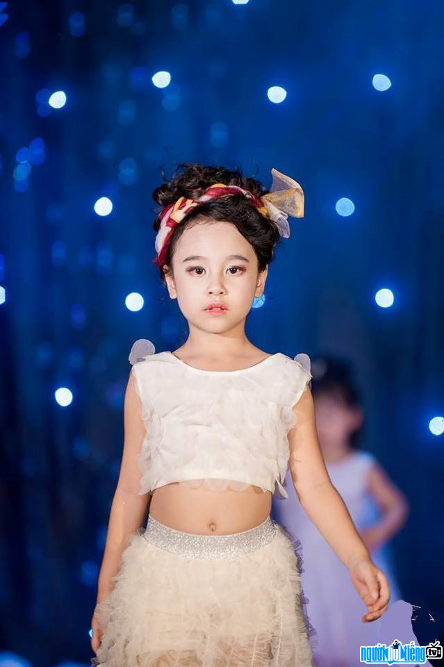 Người mẫu nhí Trần Lê Bảo Vy được ví là Kim Tea Hee phiên bản nhí