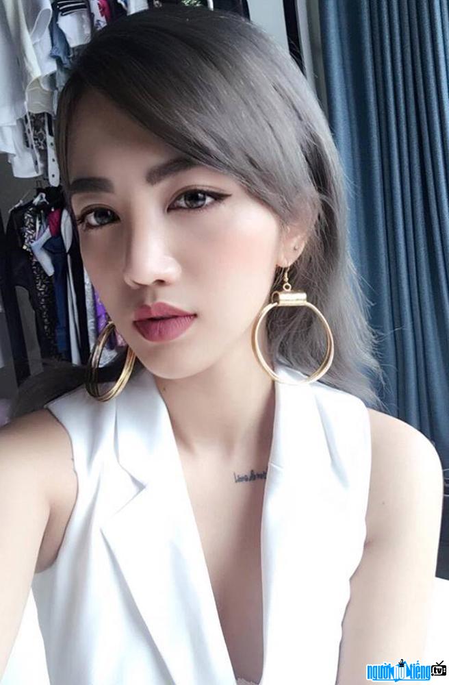  Claret Giang Le's personality face is no less than famous models