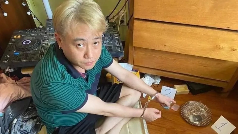 Hình ảnh Hữu Tín bị bắt tại căn hộ