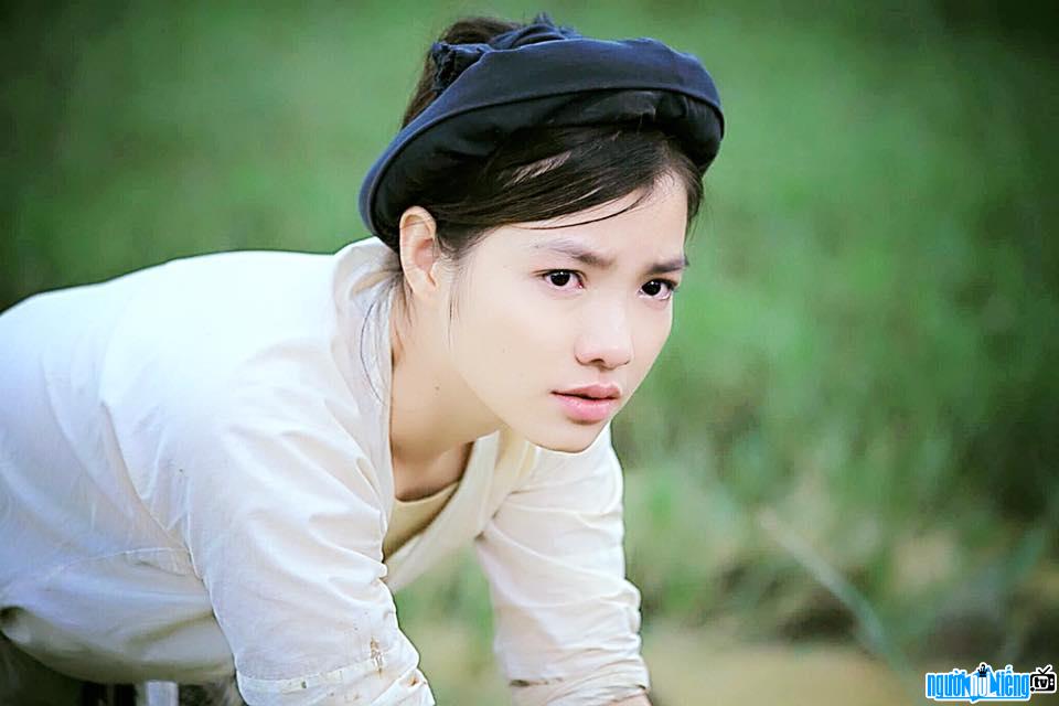  Picture of actress Hong Kim Hanh in the movie "Love for someone"