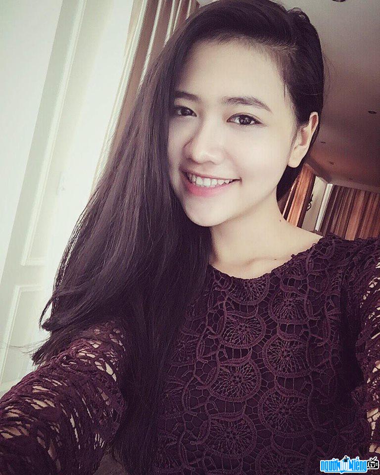A picture of actress Luong Anh My with a bright smile Brilliant