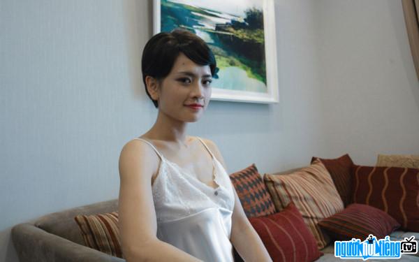  Shaping of actress Thuy An in the movie Late Tears