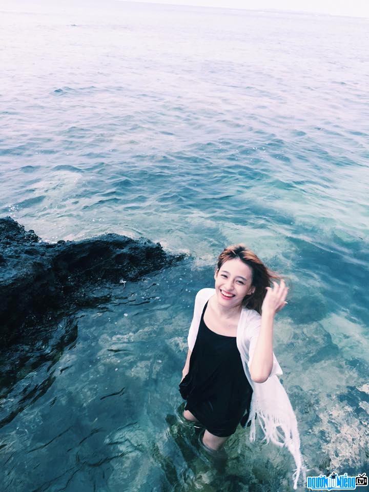 Bức ảnh hot girl Minh Ngọc tạo dáng dưới biển
