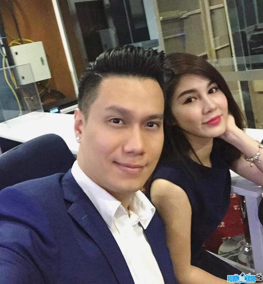 A photo of actor Thu Hoai and actor Viet Anh