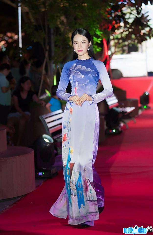  Charming beauty of runner-up Kim Uyen