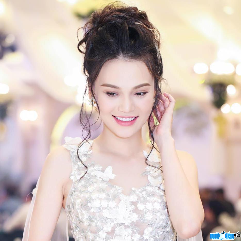  The radiant beauty of Miss Cao Thuy Linh