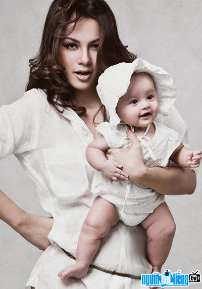 Bức ảnh siêu mẫu Ngọc Thúy và con gái