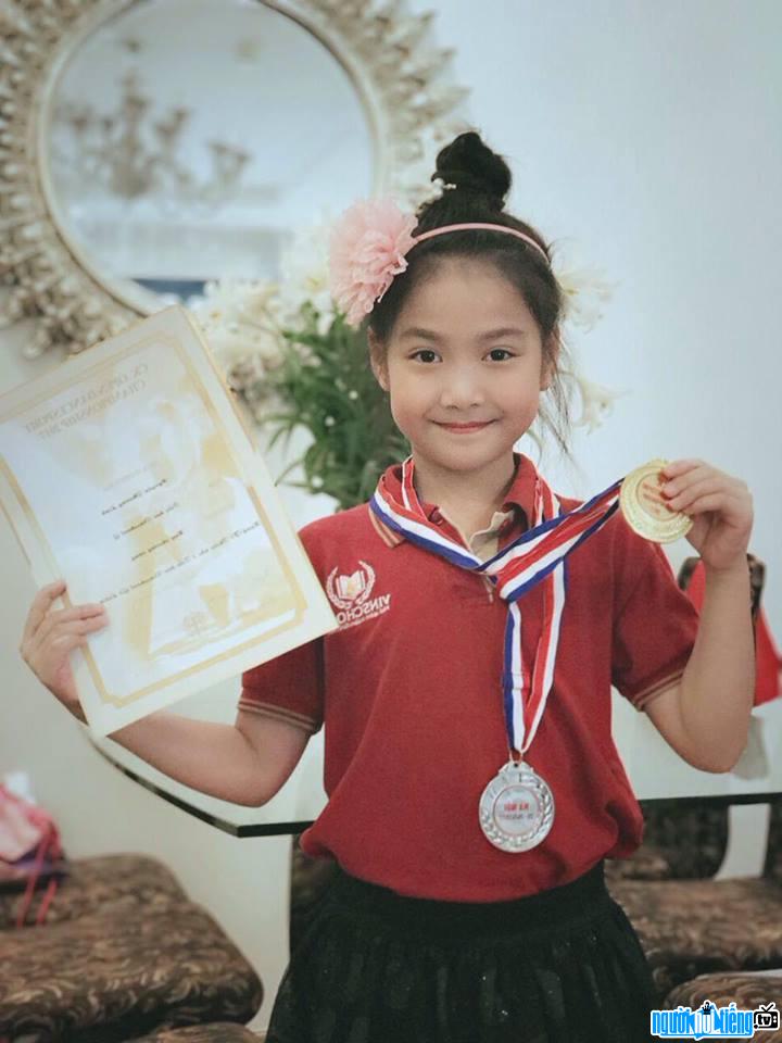  Baby Chip's photo showing off her achievements