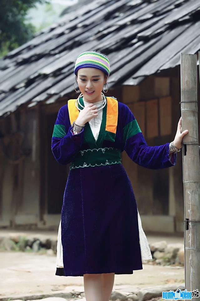 Picture of actress Phuong Oanh in a movie scene