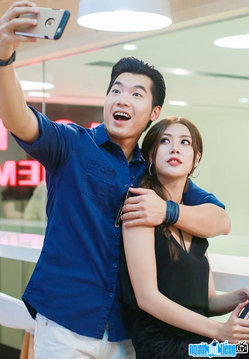  Actress Mai Han and Truong Nam Thanh are close after filming the movie "The newspaper ghost" enemies"