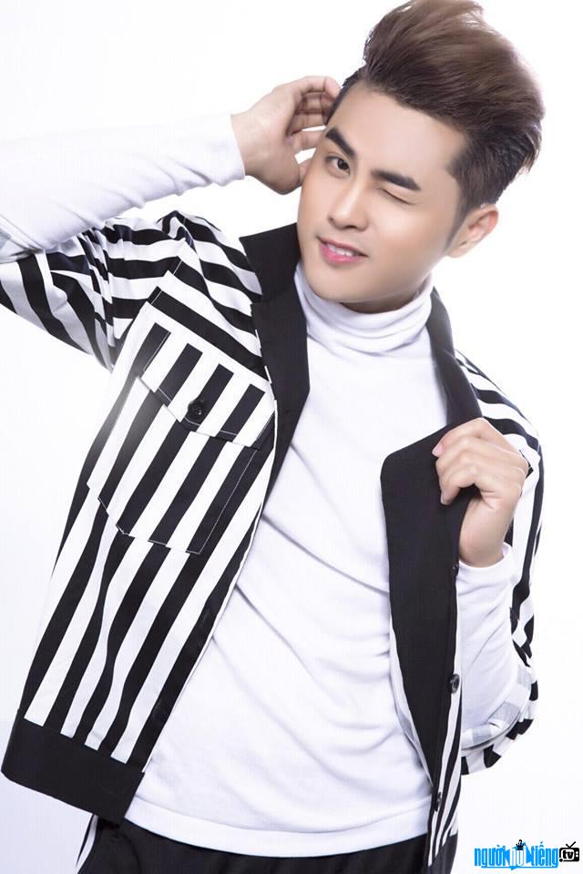 Singer Allan Thanh Tu entered the chart with single "We promise to see you again tomorrow"