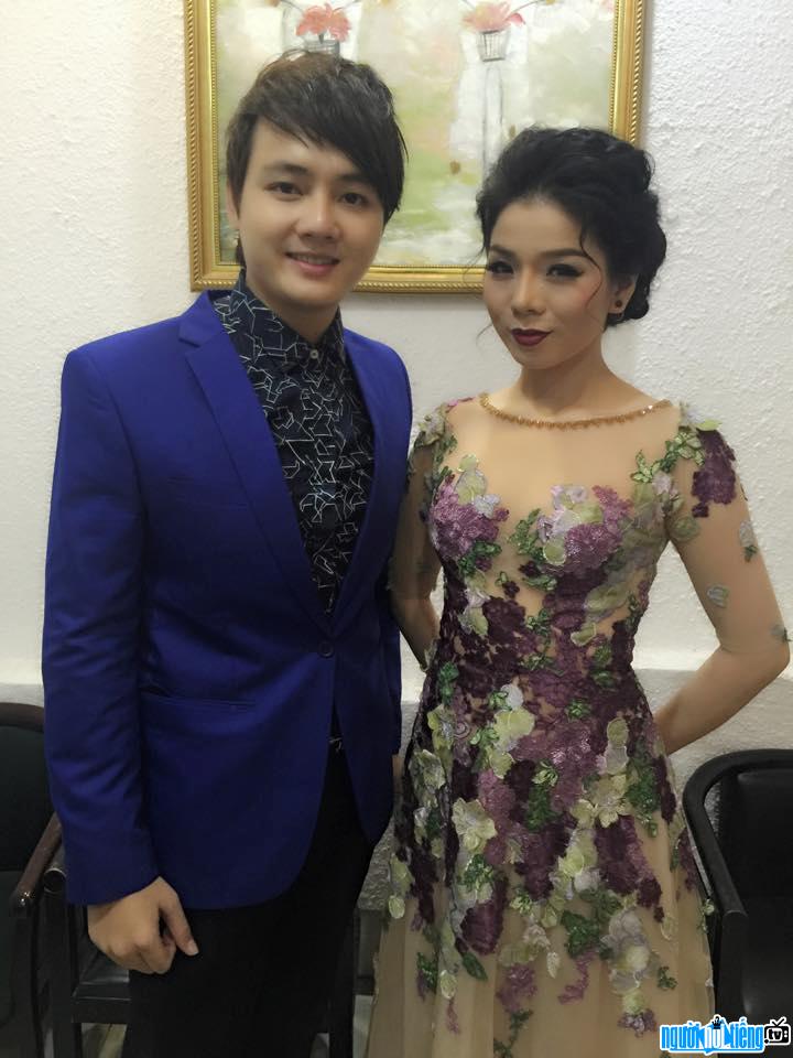  Singer Quang Hieu with singers Le Quyen