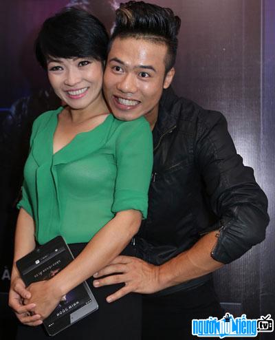 Singer Ngoc Minh with female singer Phuong Thanh